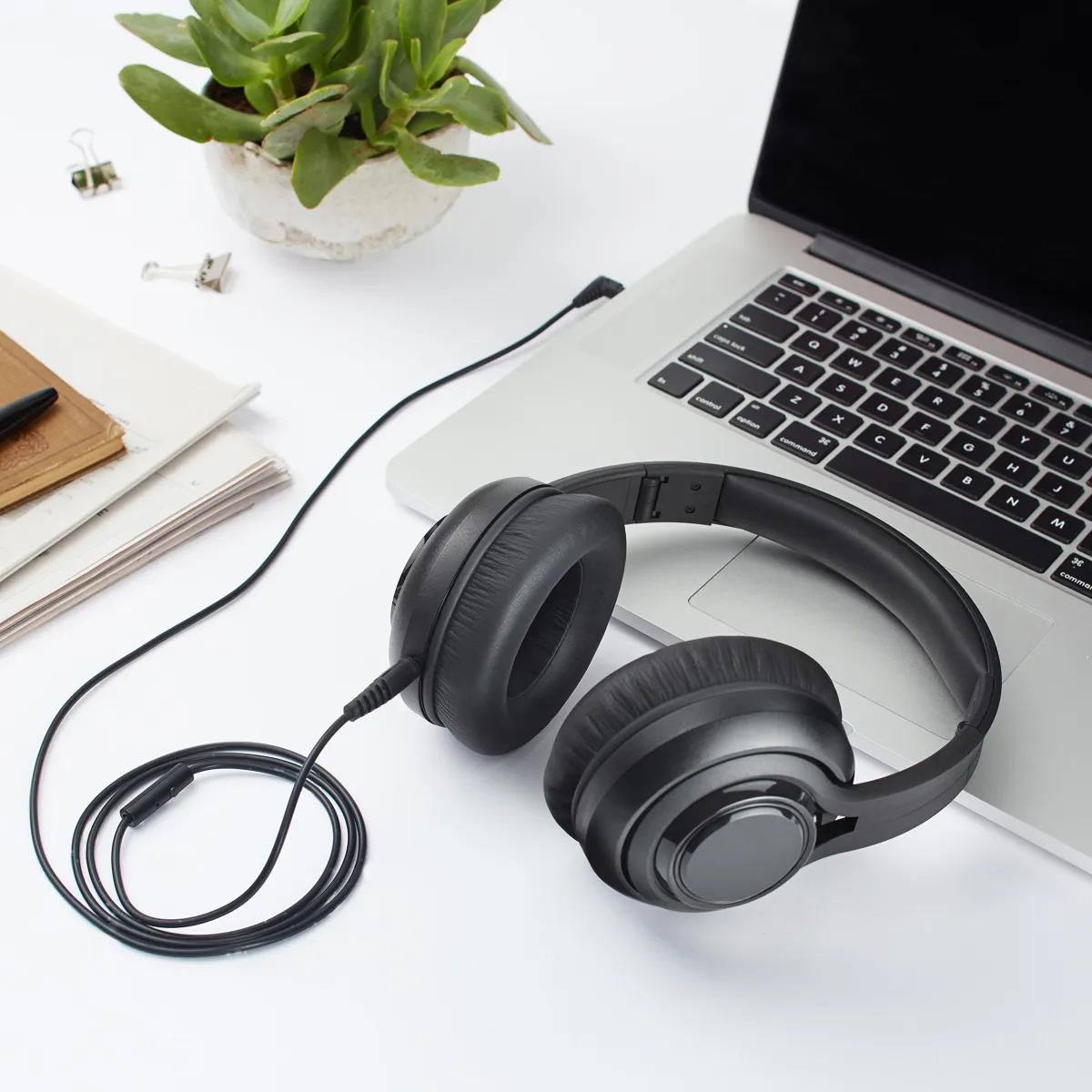 Headphones Buying Guide: How to Choose the Right Pair